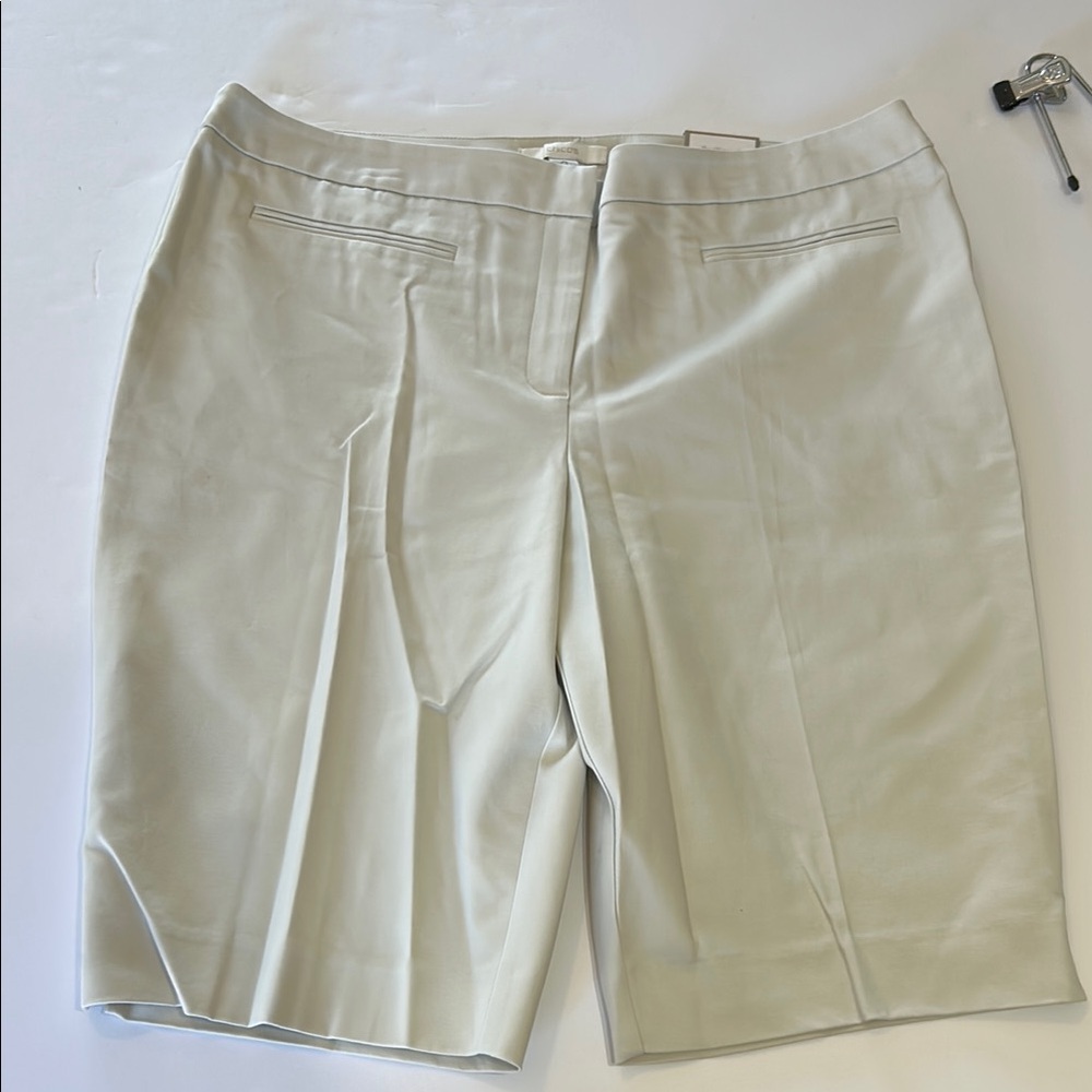 NWT $59 Chico's Beige Women's Chino Bermudas Shorts The Ultimate Fit - Picture 3 of 6